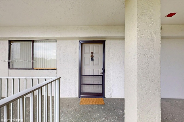 view of exterior entry with stucco siding