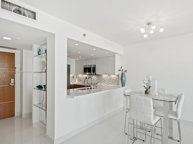 dining room featuring light tile patterned floors, visible vents, and recessed lighting