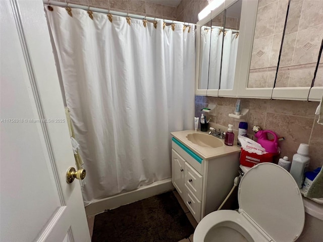 full bath with tile walls, backsplash, toilet, a shower with shower curtain, and vanity