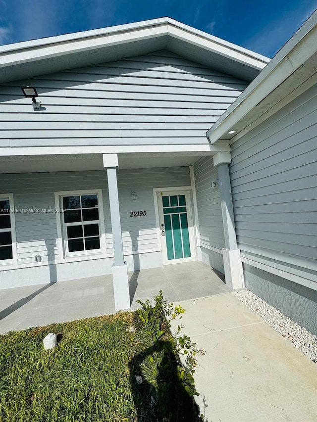 doorway to property with covered porch