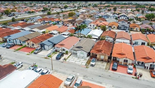 birds eye view of property with a residential view