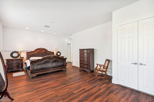 bedroom featuring recessed lighting, visible vents, baseboards, and wood finished floors