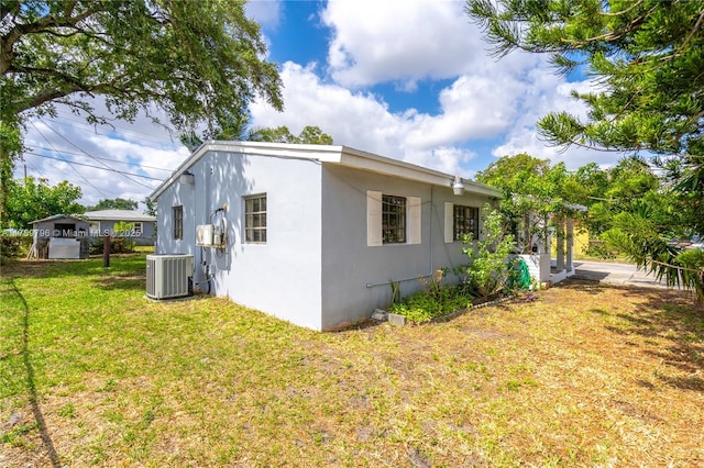 2810 NW 171st Ter, Miami Gardens, FL 33056 - view of side of home with a lawn and stucco siding