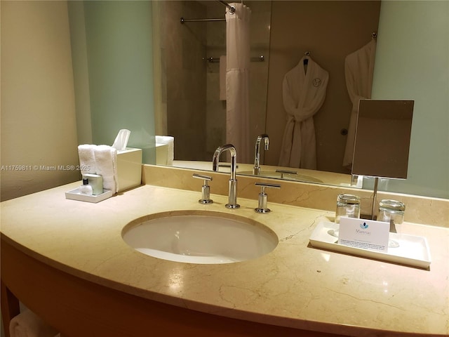 full bathroom featuring curtained shower and vanity