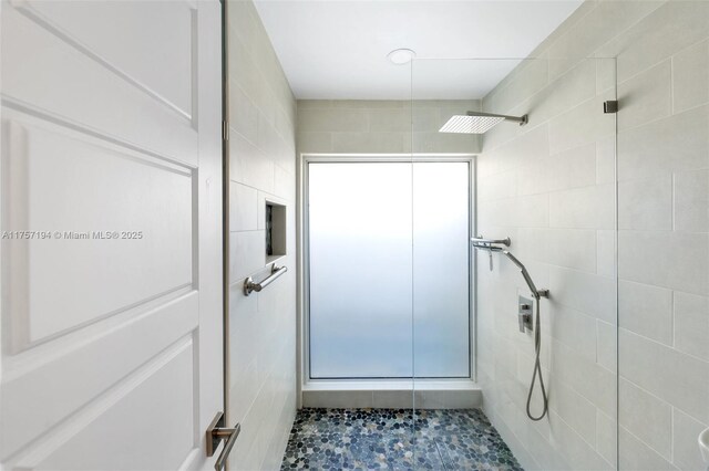 17 Boxwood Rd, Hollywood, FL 33021 - bathroom with tile walls and a shower stall