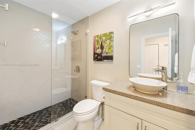 17 Boxwood Rd, Hollywood, FL 33021 - bathroom with a tile shower, toilet, and vanity