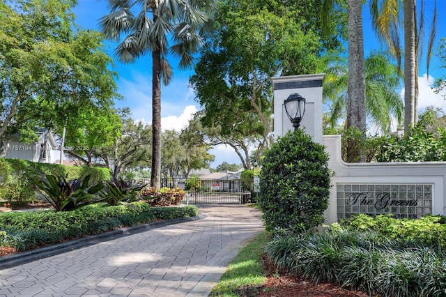 17 Boxwood Rd, Hollywood, FL 33021 - view of home's community featuring fence and a gate