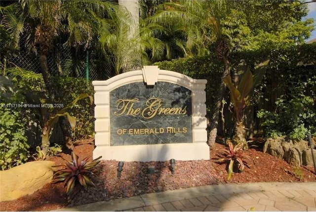17 Boxwood Rd, Hollywood, FL 33021 - view of community sign