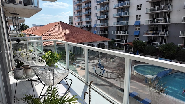 balcony featuring a hot tub