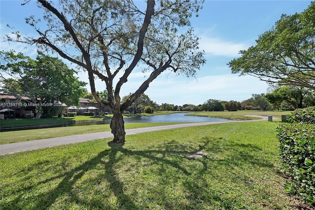 view of yard featuring a water view