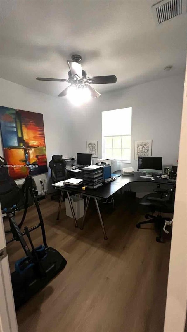 office area with visible vents, wood finished floors, and a ceiling fan