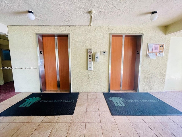 property entrance with elevator