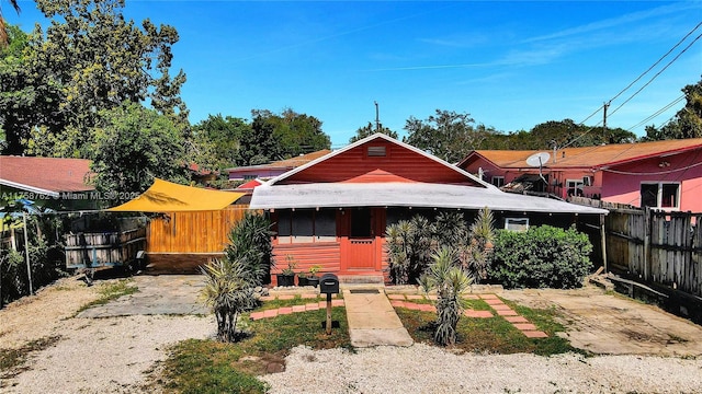 bungalow-style house featuring fence