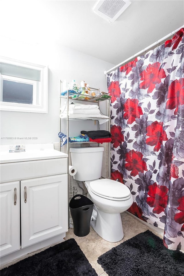 full bathroom with visible vents, toilet, vanity, and a shower with curtain