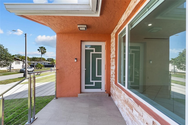 property entrance featuring stucco siding