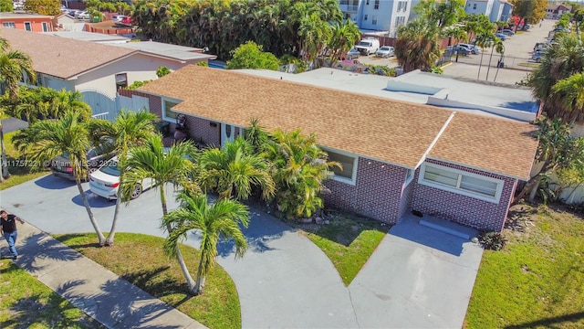 birds eye view of property with a residential view