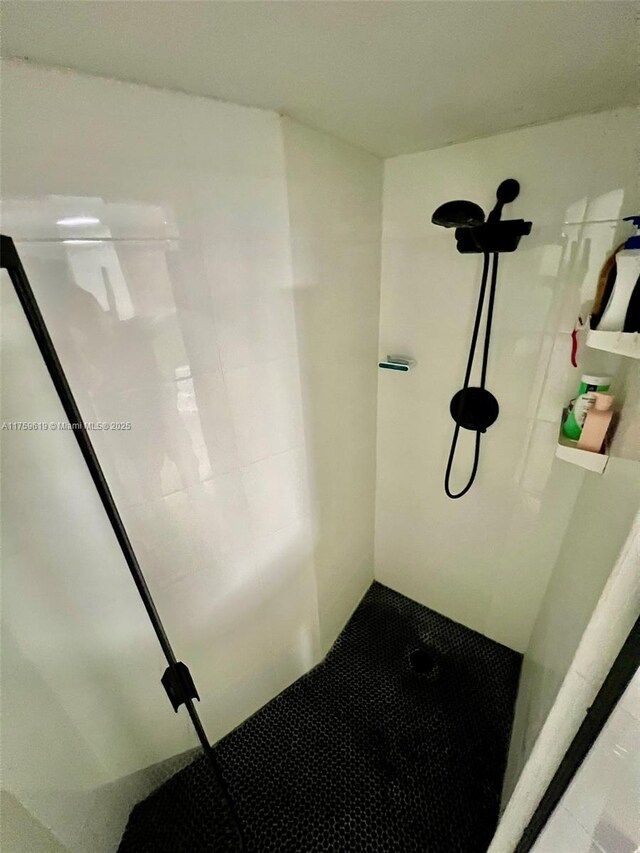 1351 NE Miami Gardens Dr Unit 325E, Miami, FL 33179 - full bathroom featuring a tile shower