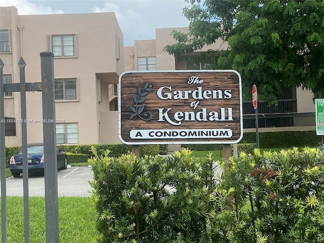 view of community / neighborhood sign