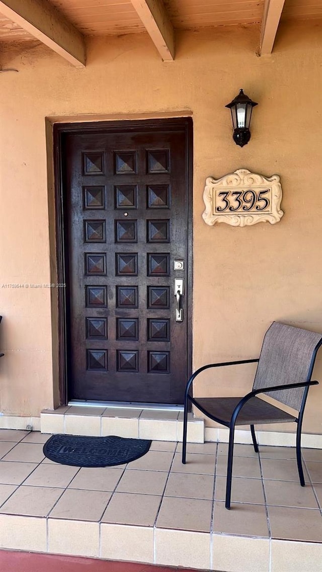 view of exterior entry with stucco siding