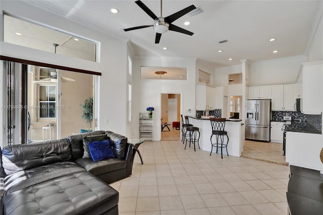 living room featuring visible vents, crown molding, light tile patterned floors, recessed lighting, and a ceiling fan