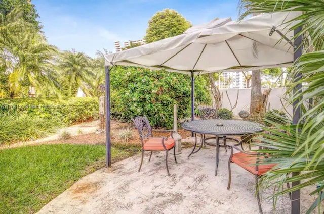 view of patio / terrace with outdoor dining space