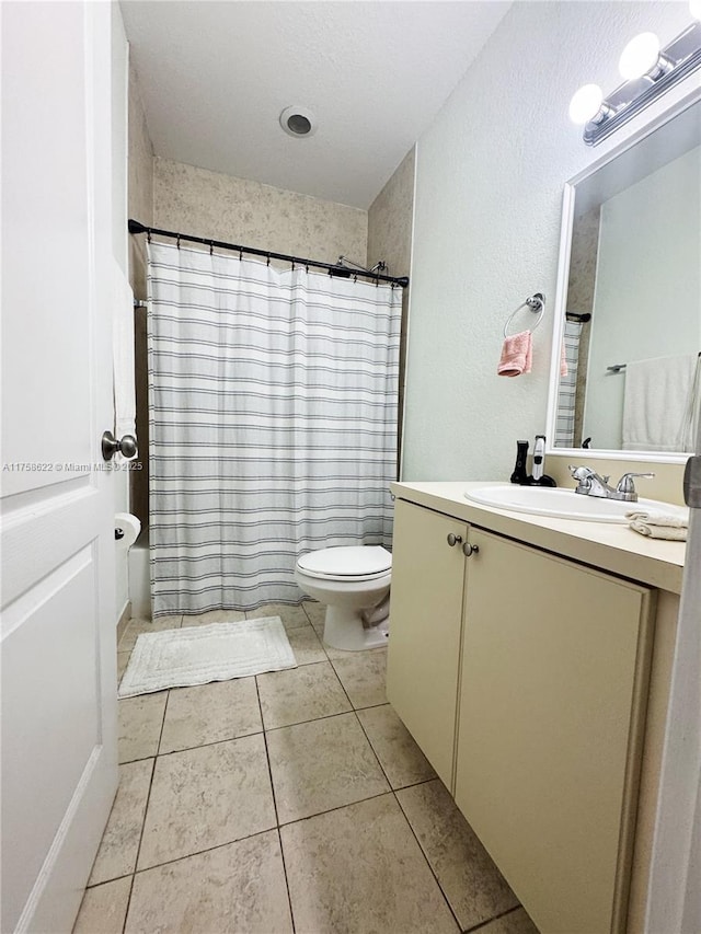 2620 Pierce St Unit A2, Hollywood, FL 33020 - full bath featuring tile patterned floors, toilet, vanity, and a shower with shower curtain