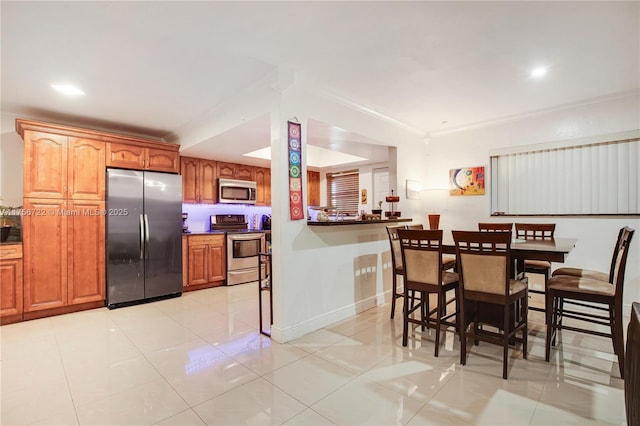 dining space featuring light tile patterned floors, recessed lighting, baseboards, and ornamental molding