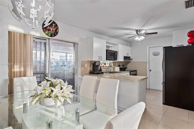 dining area featuring light tile patterned floors, visible vents, and ceiling fan