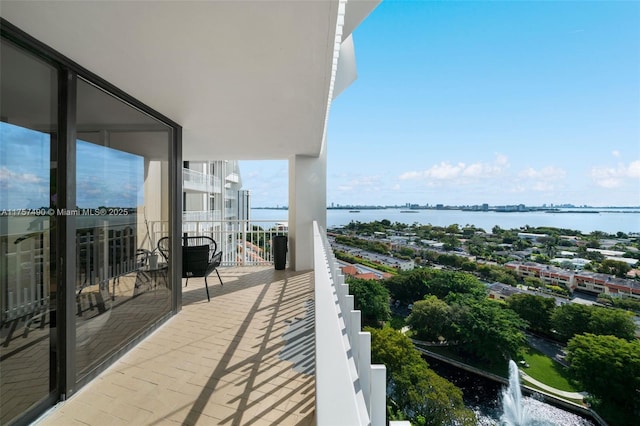 1000 Quayside Ter Unit 1812, Miami, FL 33138 - balcony with a water view