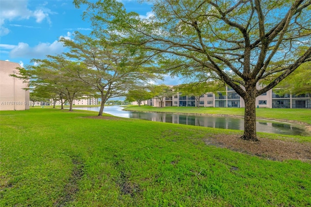 view of yard featuring a water view