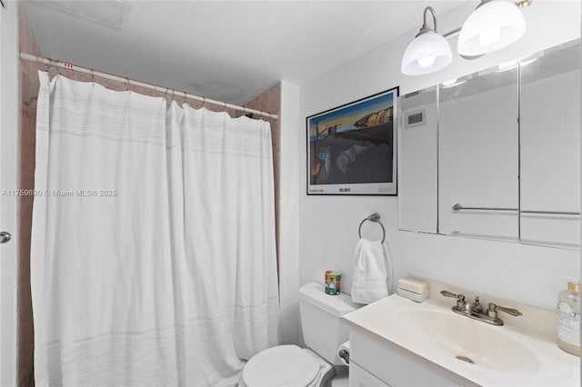 full bath with visible vents, toilet, vanity, and a shower with curtain