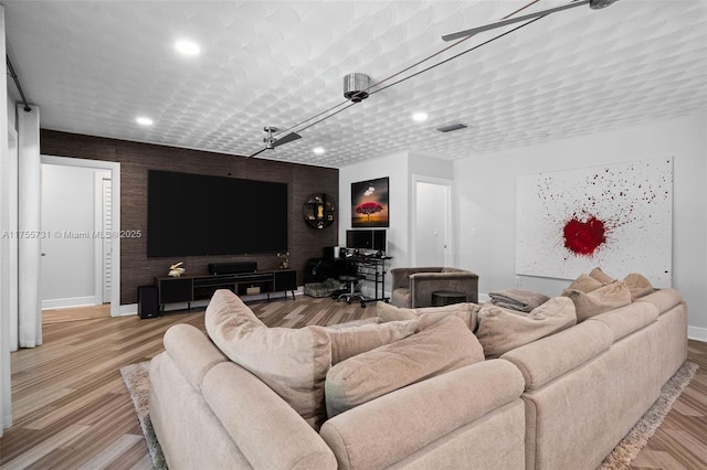 living room featuring recessed lighting, visible vents, baseboards, and light wood finished floors