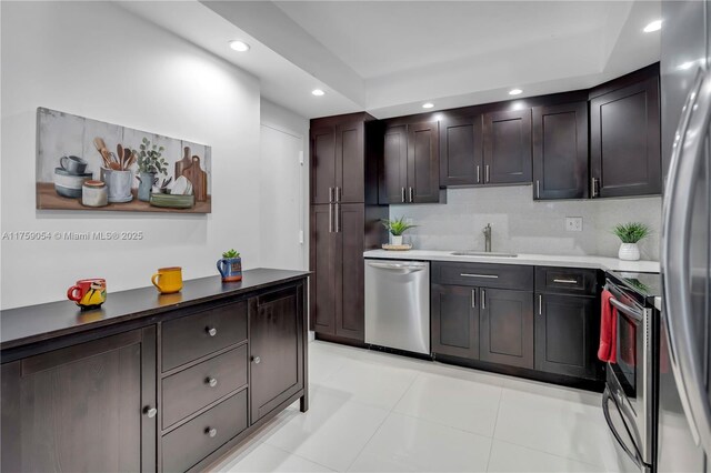 bar featuring stainless steel appliances, decorative backsplash, a sink, and recessed lighting