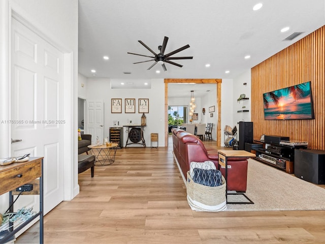 living area featuring recessed lighting, visible vents, light wood-style floors, and ceiling fan