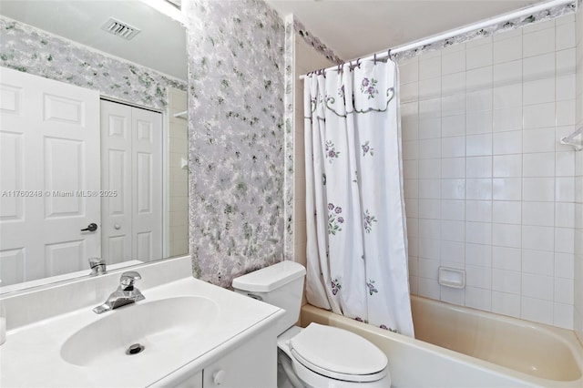 full bathroom featuring vanity, visible vents, wallpapered walls, shower / bath combo, and toilet