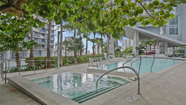 88 SW 7th St Unit 2208, Miami, FL 33130 - community pool featuring a hot tub and a patio