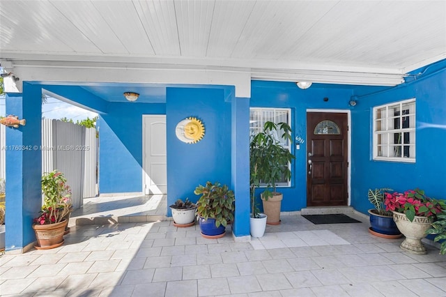 property entrance featuring stucco siding