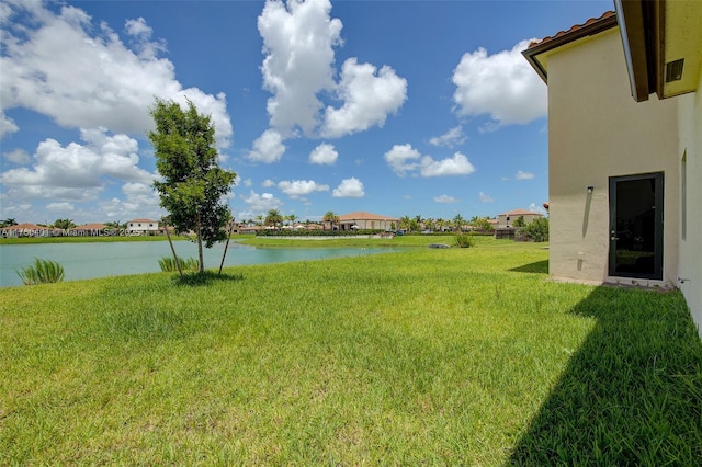 view of yard featuring a water view