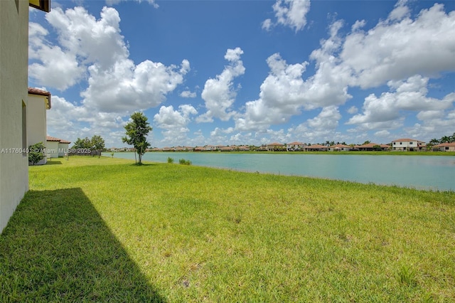 view of yard featuring a water view