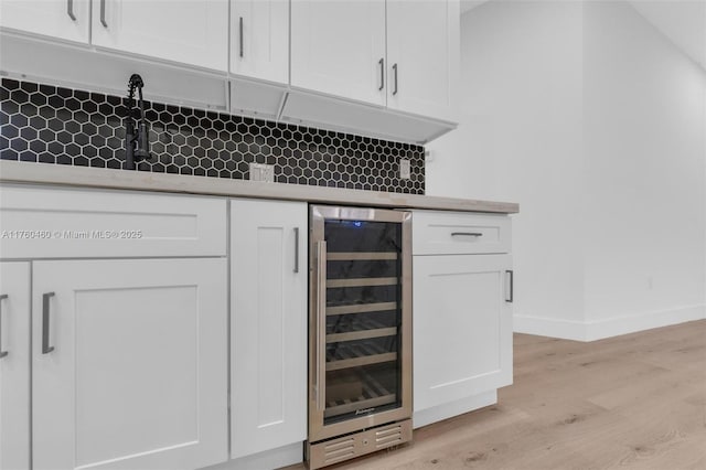 531 NE 175th Ter, North Miami Beach, FL 33162 - indoor bar featuring beverage cooler, light wood-style flooring, and tasteful backsplash