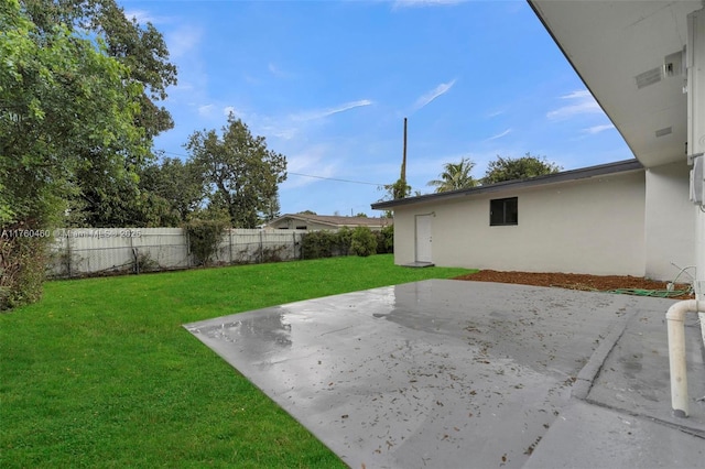 531 NE 175th Ter, North Miami Beach, FL 33162 - view of yard with a patio