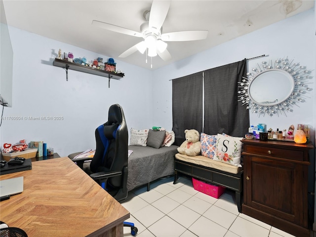 bedroom with a ceiling fan