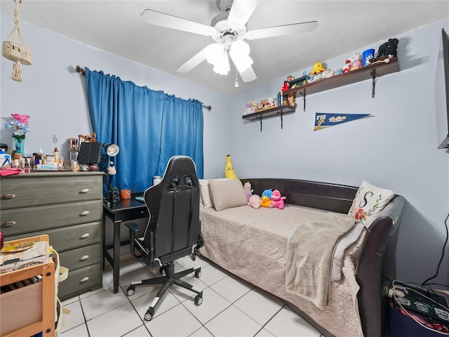 bedroom with a ceiling fan