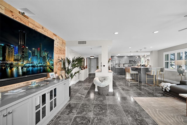 entryway featuring recessed lighting, visible vents, and baseboards