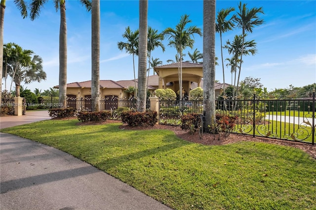 exterior space featuring a fenced front yard