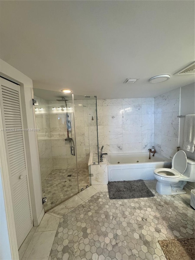 full bath featuring visible vents, a shower stall, toilet, a closet, and a bath