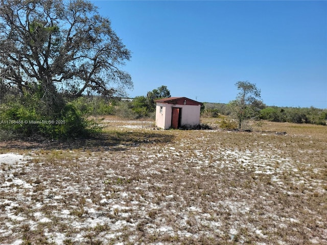 view of yard with a storage unit and an outdoor structure