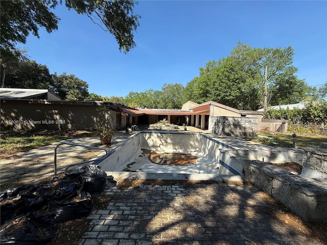 view of swimming pool