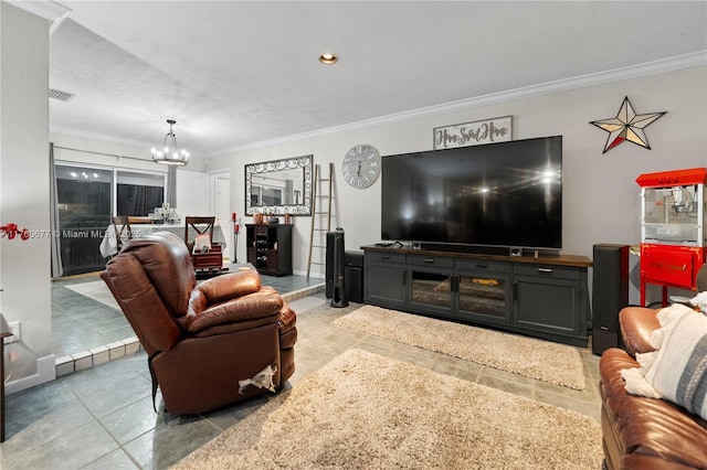 living area with baseboards, visible vents, a chandelier, and ornamental molding