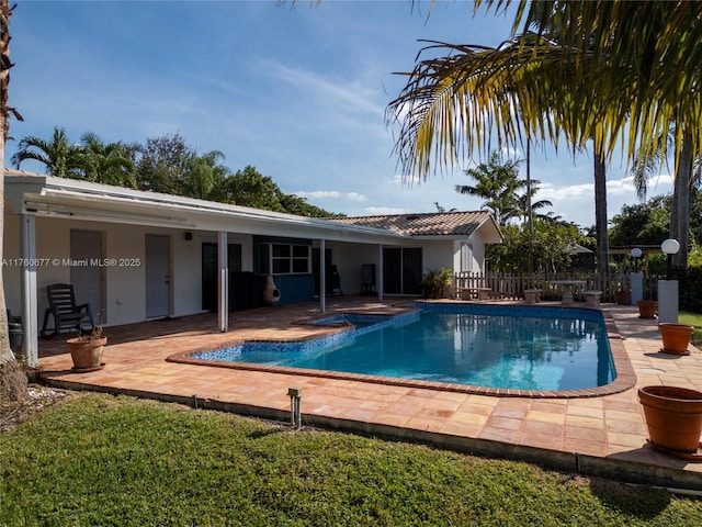 18200 SW 86th Ave, Palmetto Bay, FL 33157 - swimming pool featuring fence, an in-ground hot tub, and a patio